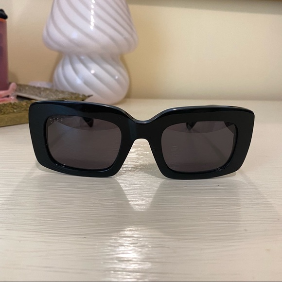 Diff Eyewear Sterling Chunky Rectangle Black Sunglasses - Picture 2 of 7
